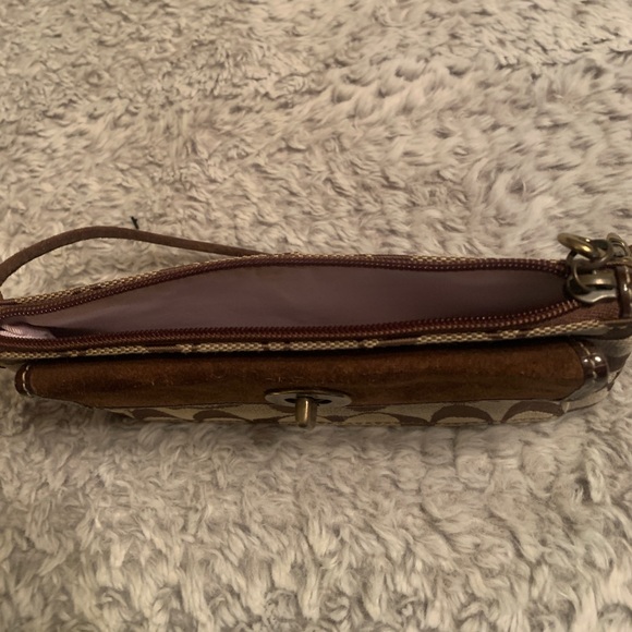 Coach wristlet - Picture 2 of 4